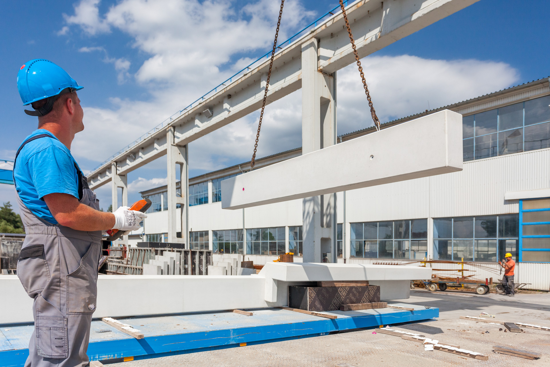 Zakład produkcyjny z zapleczem biurowym Rojów 